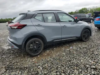 2023 Nissan Kicks SR z VIN 3N1CP5DV1PL536970, wystawiony jako Copart lot #51525175 z przebiegiem 14 655 mil mil oraz Szkoda całkowita • Salvage title. Historia ofert i sprzedaży dostępna na DreamBid. Obrazek 3.
