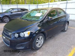 2012 Chevrolet Sonic LT z VIN 1G1JC5SH2C4108119, wystawiony jako IAAI lot #42317058 z przebiegiem 172 668 mil mil oraz . Historia ofert i sprzedaży dostępna na DreamBid. Obrazek 2.