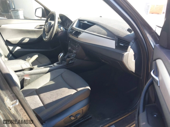 2014 BMW X1 sDrive28i with VIN WBAVM1C57EVW52502, listed as a IAAI auction lot 41702746 with 165,089 mi miles. Bid and sale history available at carsss.com. Image 5.