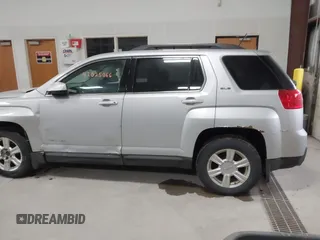 2015 GMC Terrain SLE z VIN 2GKFLWE31F6323727, wystawiony jako IAAI lot #42025066 z przebiegiem 159 681 mil mil oraz . Historia ofert i sprzedaży dostępna na DreamBid. Obrazek 15.