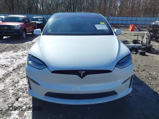 2022 Tesla Model X Plaid z VIN 7SAXCBE64NF352928, wystawiony jako IAAI lot #41406070 z przebiegiem 38 175 mil mil oraz . Historia ofert i sprzedaży dostępna na DreamBid. Obrazek 13.