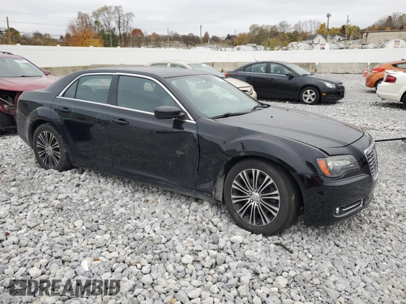 2013 Chrysler 300 S z VIN 2C3CCAGT4DH741560, wystawiony jako Copart lot #78879594 z przebiegiem 161 647 mil mil oraz Szkoda całkowita • Salvage title. Historia ofert i sprzedaży dostępna na DreamBid. Obrazek 4.