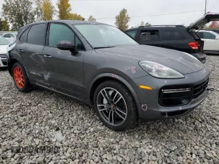 2023 Porsche Cayenne Turbo z VIN WP1AF2AY8PDA20565, wystawiony jako Copart lot #72817943 z przebiegiem 1 694 mil mil oraz . Historia ofert i sprzedaży dostępna na DreamBid. Obrazek 4.