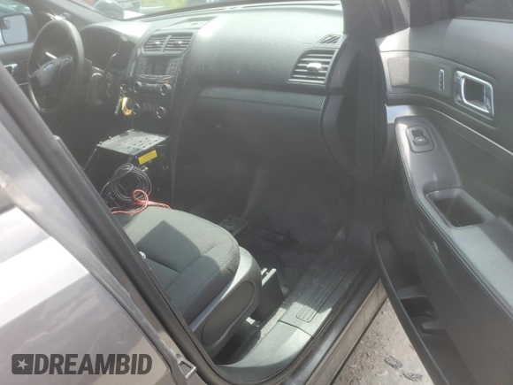 2017 Ford Police Interceptor Utility с VIN 1FM5K8AR0HGC26145, выставлен на аукционе Copart как лот 61004535 с пробегом 70 180 миль миль и Списание • Salvage title. История ставок и продаж доступна на DreamBid. Изображение 8.