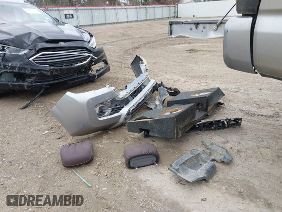2017 Toyota Tacoma SR z VIN 5TFAX5GN0HX083950, wystawiony jako IAAI lot #41519388 z przebiegiem 130 211 mil mil oraz . Historia ofert i sprzedaży dostępna na DreamBid. Obrazek 12.