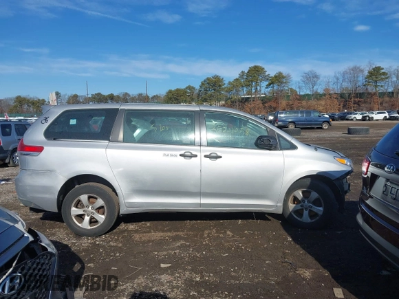 2014 Toyota Sienna L with VIN 5TDZK3DC8ES476153, listed as a IAAI auction lot 41462668 with 999,999 mi miles. Bid and sale history available at carsss.com. Image 12.