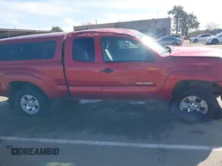 2006 Toyota Tacoma with VIN 5TEUU42N76Z303968, listed as a IAAI auction lot 41520700 with 146,888 mi miles. Bid and sale history available at carsss.com. Image 14.