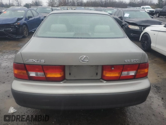 1998 Lexus ES 300 Luxury Sport Sdn with VIN JT8BF28G8W0128577, listed as a Copart auction lot 84502984 with 52,285 mi miles and Clean Title. Bid and sale history available at carsss.com. Image 6.