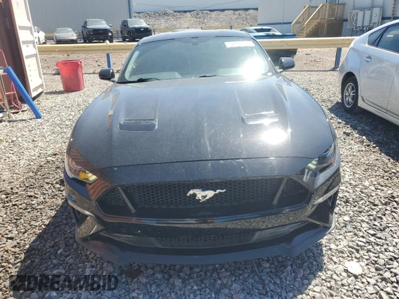 2018 Ford Mustang GT z VIN 1FA6P8CF0J5179879, wystawiony jako Copart lot #57986645 z przebiegiem 63 354 mil mil oraz Szkody całkowita. Historia ofert i sprzedaży dostępna na DreamBid. Obrazek 5.