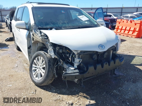 2015 Toyota Sienna XLE with VIN 5TDYK3DC7FS661582, listed as a IAAI auction lot 41688972 with 145,953 mi miles. Bid and sale history available at carsss.com. Image 6.