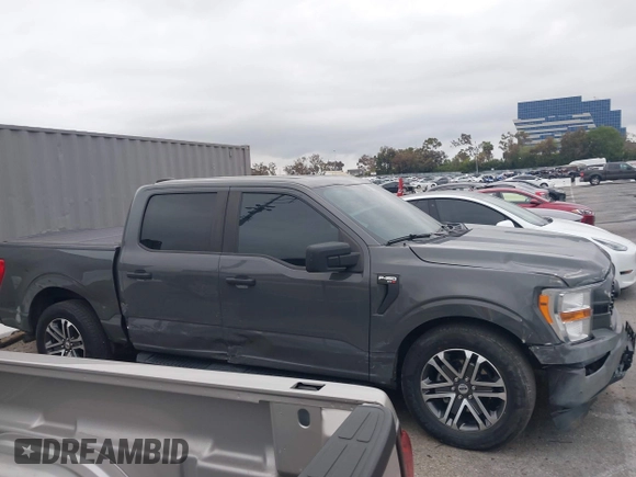 2021 Ford F-150 XL z VIN 1FTEW1CP1MKD41646, wystawiony jako IAAI lot #42174841 z przebiegiem 52 968 mil mil oraz . Historia ofert i sprzedaży dostępna na DreamBid. Obrazek 13.