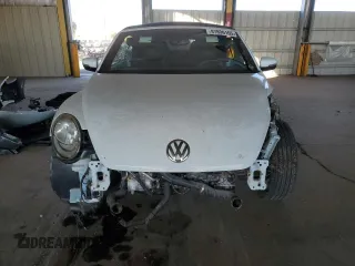 2015 Volkswagen Beetle 1.8T with VIN 3VW517AT3FM800881, listed as a Copart auction lot 87896105 with 30,315 mi miles and Salvage title. Bid and sale history available at DreamBid. Image 5.