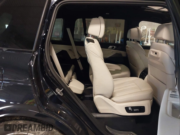 2022 BMW X7 M50i with VIN 5UXCX6C04N9M19672, listed as a IAAI auction lot 41952181 with 1 mi miles. Bid and sale history available at carsss.com. Image 8.