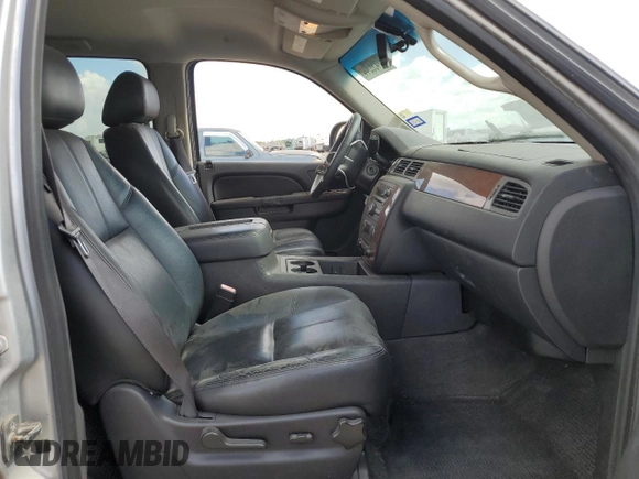 2013 Chevrolet Avalanche LT with VIN 3GNMCFE00DG149926, listed as a Copart auction lot 77456344 with 136,504 mi miles and Salvage Title. Bid and sale history available at DreamBid. Image 7.