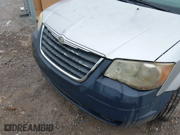 2010 Chrysler Town & Country Touring z VIN 2A4RR5D12AR198014, wystawiony jako IAAI lot #42220458 z przebiegiem 182 529 mil mil oraz . Historia ofert i sprzedaży dostępna na DreamBid. Obrazek 6.
