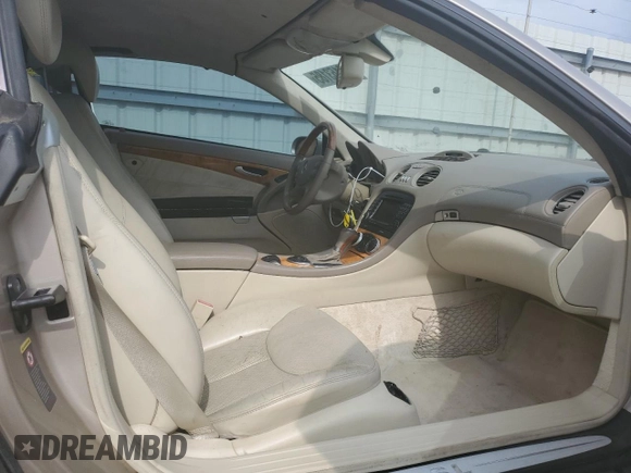 2005 Mercedes-Benz SL z VIN WDBSK76F25F087071, wystawiony jako Copart lot #56153185 z przebiegiem 95 135 mil mil oraz Tytuł czysty. Historia ofert i sprzedaży dostępna na DreamBid. Obrazek 10.