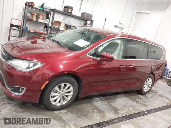 2019 Chrysler Pacifica Touring Plus z VIN 2C4RC1FGXKR706264, wystawiony jako IAAI lot #41483658 z przebiegiem 86 823 mil mil oraz . Historia ofert i sprzedaży dostępna na DreamBid. Obrazek 15.
