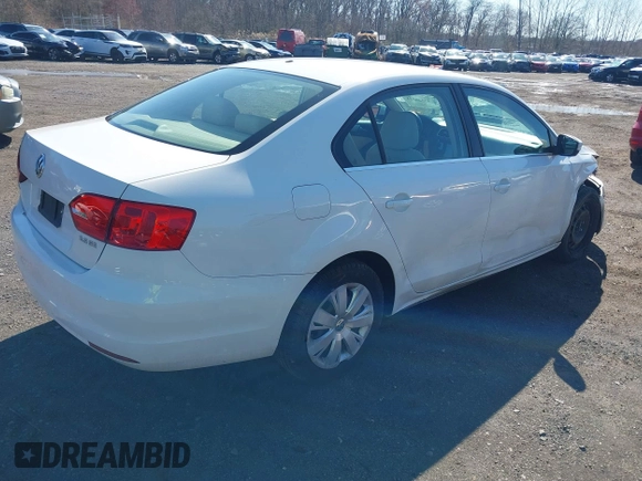 2013 Volkswagen Jetta Sedan SE with VIN 3VWDP7AJXDM373902, listed as a IAAI auction lot 41858011 with 153,974 mi miles. Bid and sale history available at carsss.com. Image 4.