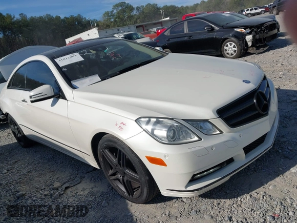 2013 Mercedes-Benz E-Class E 350 with VIN WDDKJ8JB3DF214221, listed as a IAAI auction lot 41812003 with 150,572 mi miles. Bid and sale history available at carsss.com. Image 1.