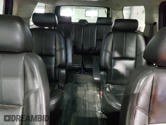 2010 GMC Yukon XL z VIN 1GKUKKE39AR133545, wystawiony jako Copart lot #48622635 z przebiegiem 243 633 mil mil oraz Tytuł czysty. Historia ofert i sprzedaży dostępna na DreamBid. Obrazek 10.