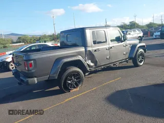 2023 Jeep Gladiator Sport S z VIN 1C6HJTAG4PL507092, wystawiony jako IAAI lot #41221714 z przebiegiem 29 566 mil mil oraz . Historia ofert i sprzedaży dostępna na DreamBid. Obrazek 4.
