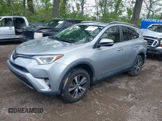 2018 Toyota RAV4 XLE z VIN 2T3WFREV1JW427878, wystawiony jako IAAI lot #42191031 z przebiegiem 97 264 mil mil oraz . Historia ofert i sprzedaży dostępna na DreamBid. Obrazek 2.
