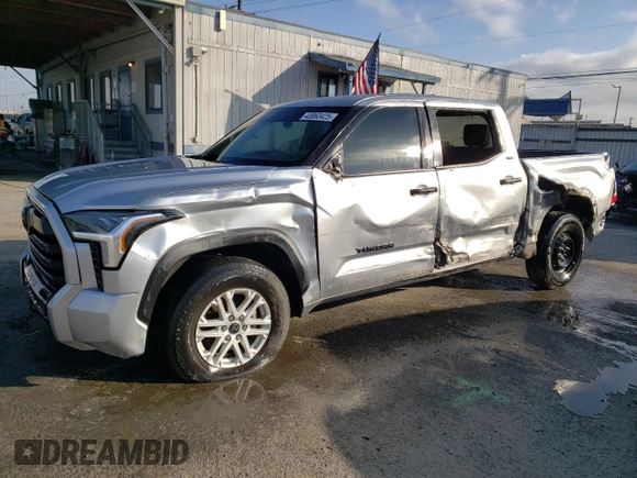 2022 Toyota Tundra 2WD SR5 with VIN 5TFLA5AB8NX015349, listed as a Copart auction lot 43063425 with 34,977 mi miles and Salvage Title. Bid and sale history available at carsss.com. Image 1.