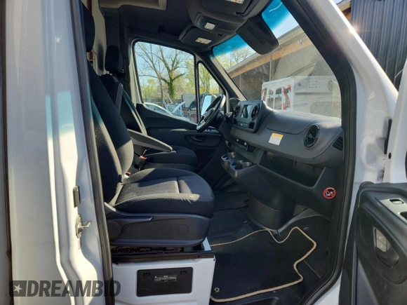 2021 Mercedes-Benz Sprinter with VIN W1X8D33Y9MN158890, listed as a Copart auction lot 52627565 with 13,274 mi miles and Salvage Title. Bid and sale history available at DreamBid. Image 5.