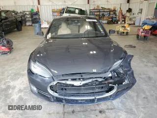 2016 Tesla Model S 90D with VIN 5YJSA1E26GF126607, listed as a Copart auction lot 61333845 with 132,222 mi miles and Non repairable. Bid and sale history available at DreamBid. Image 5.