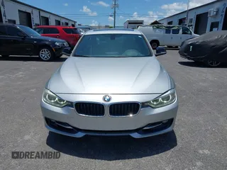 2013 BMW 3 Series 335i z VIN WBA3A9C56DF475450, wystawiony jako IAAI lot #42469522 z przebiegiem Nie podano mil oraz . Historia ofert i sprzedaży dostępna na DreamBid. Obrazek 12.