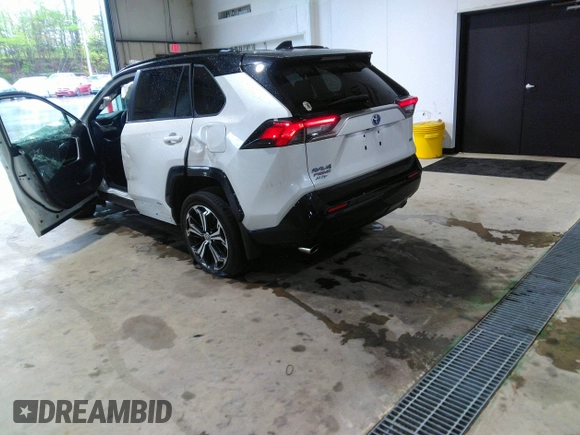 2024 Toyota RAV4 XSE with VIN JTMFB3FV4RD168626, listed as a IAAI auction lot 41966437 with 10,202 mi miles and . Bid and sale history available at DreamBid. Image 3.