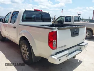 2021 Nissan Frontier SV z VIN 1N6ED0EA7MN705315, wystawiony jako IAAI lot #42080403 z przebiegiem 44 031 mil mil oraz . Historia ofert i sprzedaży dostępna na DreamBid. Obrazek 3.