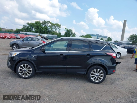 2018 Ford Escape Titanium z VIN 1FMCU9J9XJUB66275, wystawiony jako IAAI lot #42757952 z przebiegiem 97 629 mil mil oraz . Historia ofert i sprzedaży dostępna na DreamBid. Obrazek 14.