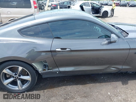 2016 Ford Mustang EcoBoost z VIN 1FA6P8TH6G5263795, wystawiony jako IAAI lot #42310175 z przebiegiem 124 174 mil mil oraz . Historia ofert i sprzedaży dostępna na DreamBid. Obrazek 6.