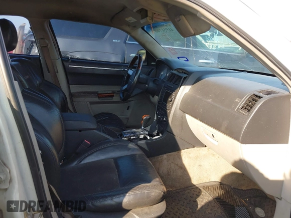 2006 Chrysler 300 C with VIN 2C3LA63H36H251716, listed as a IAAI auction lot 41551708 with 1 mi miles. Bid and sale history available at carsss.com. Image 5.