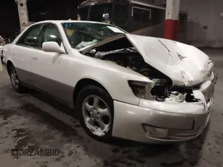 1997 Lexus ES 300 Luxury Sport Sdn with VIN JT8BF22G4V0049902, listed as a IAAI auction lot 41579727 with 1 mi miles. Bid and sale history available at carsss.com. Image 1.
