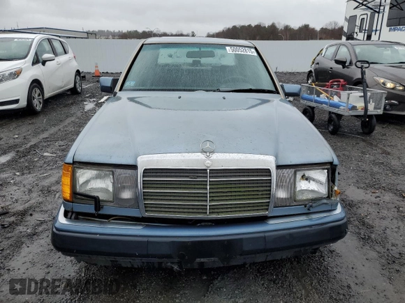 1990 Mercedes-Benz 300 with VIN WDBEB28D9LB167760, listed as a Copart auction lot 50052815 with 310,217 mi miles and Clean Title. Bid and sale history available at DreamBid. Image 5.