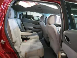 2018 GMC Acadia SLE z VIN 1GKKNLLA0JZ171445, wystawiony jako Copart lot #55884485 z przebiegiem 83 134 mil mil oraz Szkoda całkowita • Salvage title. Historia ofert i sprzedaży dostępna na DreamBid. Obrazek 11.