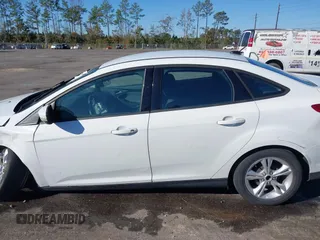 2013 Ford Focus SE with VIN 1FADP3F29DL178636, listed as a IAAI auction lot 40982395 with 1 mi miles. Bid and sale history available at carsss.com. Image 14.