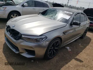 2018 BMW M5 z VIN WBSJF0C50JB283220, wystawiony jako Copart lot #62178853 z przebiegiem Nie podano mil oraz . Historia ofert i sprzedaży dostępna na DreamBid. Obrazek 1.