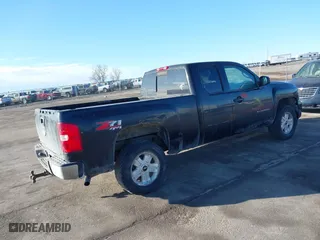 2010 Chevrolet Silverado 1500 LT with VIN 1GCSKSE30AZ155615, listed as a IAAI auction lot 41659313 with 393,978 mi miles. Bid and sale history available at carsss.com. Image 4.