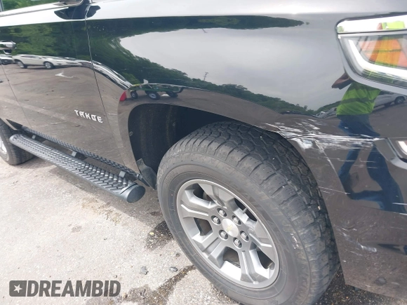 2017 Chevrolet Tahoe LT z VIN 1GNSKBKC8HR311969, wystawiony jako IAAI lot #42126414 z przebiegiem 160 994 mil mil oraz . Historia ofert i sprzedaży dostępna na DreamBid. Obrazek 18.