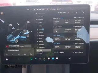 2021 Tesla Model 3 Standard Range Plus z VIN 5YJ3E1EA3MF043860, wystawiony jako IAAI lot #41214748 z przebiegiem 32 753 mil mil oraz . Historia ofert i sprzedaży dostępna na DreamBid. Obrazek 7.