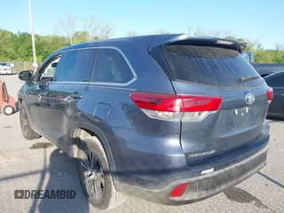 2018 Toyota Highlander LE with VIN 5TDZZRFHXJS239522, listed as a IAAI auction lot 41998608 with 98,478 mi miles and . Bid and sale history available at DreamBid. Image 3.