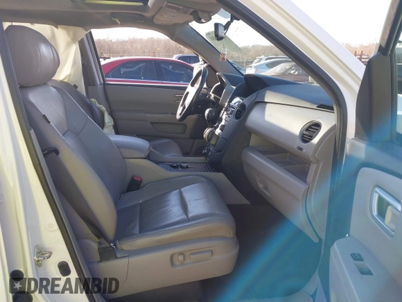 2015 Honda Pilot Touring with VIN 5FNYF3H97FB023842, listed as a IAAI auction lot 41673881 with 106,110 mi miles. Bid and sale history available at carsss.com. Image 5.