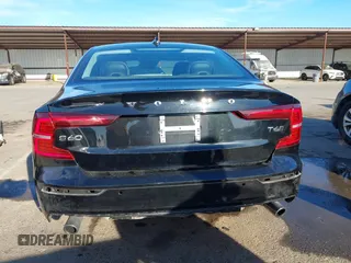 2019 Volvo S60 Momentum with VIN 7JRA22TK0KG013107, listed as a IAAI auction lot 41646660 with 29,461 mi miles. Bid and sale history available at carsss.com. Image 17.