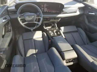 2025 Audi Q6 e-tron Premium Plus z VIN WA124BGF4SA016972, wystawiony jako Copart lot #47431915 z przebiegiem Nie podano mil oraz Nie do naprawy. Historia ofert i sprzedaży dostępna na DreamBid. Obrazek 8.