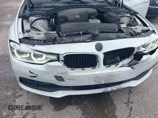 2018 BMW 3 Series 320i z VIN WBA8E1G53JNU90270, wystawiony jako IAAI lot #42183837 z przebiegiem 90 106 mil mil oraz . Historia ofert i sprzedaży dostępna na DreamBid. Obrazek 6.