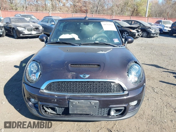 2013 MINI Convertible S z VIN WMWZP3C56DT705074, wystawiony jako IAAI lot #40762024 z przebiegiem 57 685 mil mil oraz . Historia ofert i sprzedaży dostępna na DreamBid. Obrazek 12.