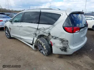 2017 Chrysler Pacifica Limited with VIN 2C4RC1GG6HR768882, listed as a IAAI auction lot 41889479 with 126,874 mi miles. Bid and sale history available at carsss.com. Image 3.